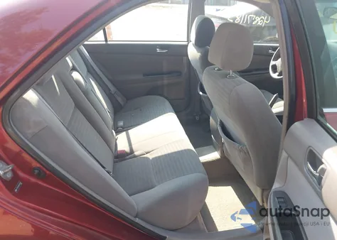 2005 Toyota Camry Le z USA, uszkodzony, nr VIN 4T1BE32KX5U426297